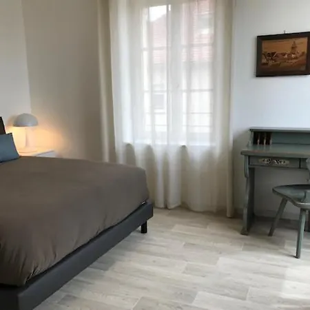 Louise De La Maison Saint-josse * 科尔马