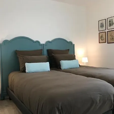 Louise De La Maison Saint-josse